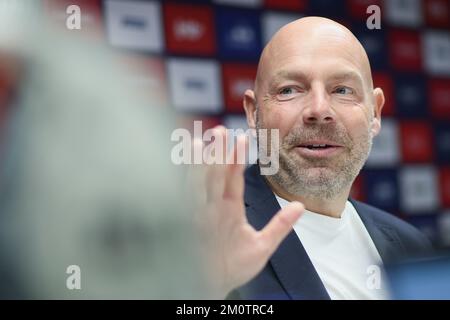 Brüssel. Am 08. Dezember 2022 stellte Anderlechts Cheftrainer Brian Riemer auf einer Pressekonferenz der belgischen Fußballmannschaft RSC Anderlecht seinen neuen Trainer vor, der am Donnerstag, den 08. Dezember 2022 in Brüssel stattfand. Danish Riemer kommt vom englischen Premier League Club Brentford FC, wo er Assistenztrainer war. BELGA FOTO BRUNO FAHY Stockfoto