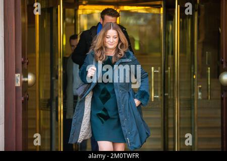 London, England, Großbritannien. 8.. Dezember 2022. GILLIAN KEEGAN, Staatssekretär für Bildung, wird nach der morgendlichen Medienrunde in Westminster gesehen. (Bild: © Tayfun Salci/ZUMA Press Wire) Stockfoto