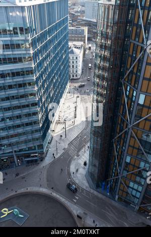 Blick von oben auf eine überfüllte Straße in London Stockfoto