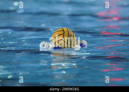 Rom, Italien. 07.. Dezember 2022. Spielball beim Spiel SIS Roma vs Antenore Plebiscito Padova, Waterpolo Italian Serie A1 Women Match in Rom, Italien, Dezember 07 2022 Kredit: Independent Photo Agency/Alamy Live News Stockfoto