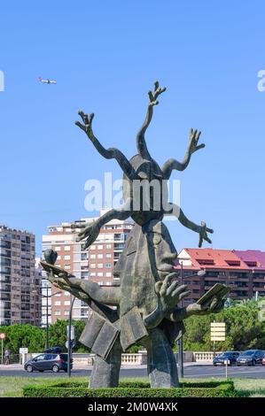 Valencia, Spanien - 16. Juli 2022: Skulptur namens „Homenaje Al Libro“ von Juan García Ripollés. Es ist eine Attraktion in der Stadt. Stockfoto