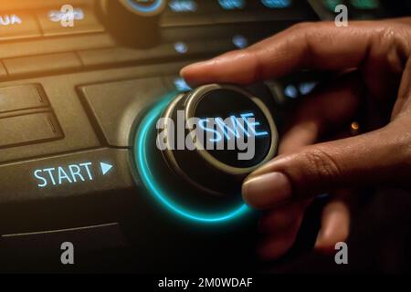 SME (or small and medium-sized businesses) business people turn to start small business Stockfoto