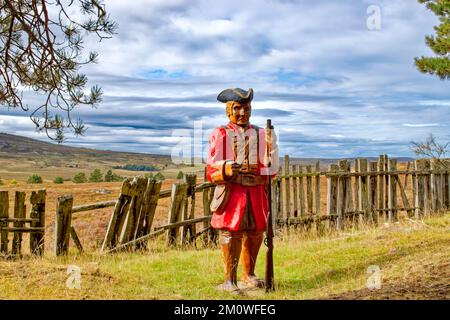 Dava Way Trail Moray Scotland eine geschnitzte hölzerne Nachbildung eines Milizionärs entlang des Spaziergangs Stockfoto