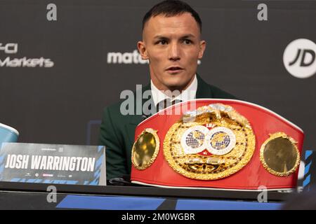 Leeds, Großbritannien. 08.. Dezember 2022. Die Banking Hall, Aspire, Infirmary Street, Leeds, West Yorkshire, 8.. Dezember 2022 Bei der Pressekonferenz „Josh Warrington vs Luis Alberto Lopez Undercard“ steht: Touchlinepics/Alamy Live News Stockfoto