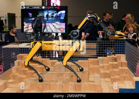 Boston Dynamics Robotic Dog, Spot, wird vom Zentrum der britischen Atomenergiebehörde für Fernanwendungen in anspruchsvollen Umgebungen verwendet und auf der 2022 New Scientist Live vorgestellt Stockfoto