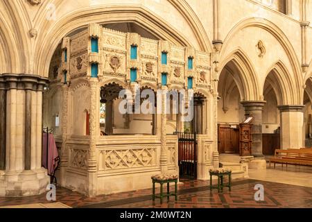 Boxgrove Priory - Innere der Priory Church of St Marys & St Blaise im Dorf Boxgrove, West Sussex, England, Großbritannien. Die Chantry-Kapelle Stockfoto