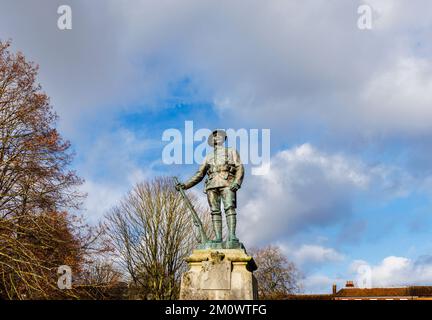 Gedenkstätte Bronzestatue eines Schützen des königlichen Gewehr-Korps in Cathedral Close, Winchester, Hampshire, England Stockfoto