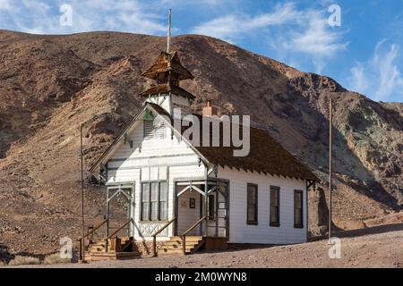 Altes Schulhaus in der verlassenen Bergbaustadt Calico California Stockfoto