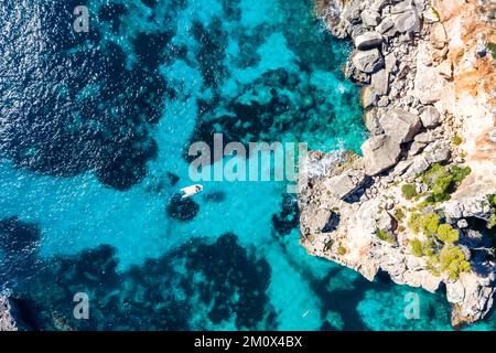 Luftaufnahme, Spanien, Balearen, Mallorca, Cala d'es Moro, Felsige Küste in der Nähe von Cala de s'Almonia, Naturschutzgebiet Cala Llombards, Europa Stockfoto