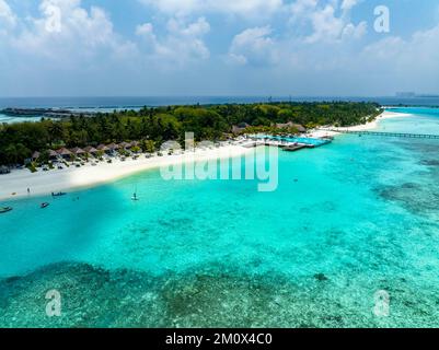 Luftaufnahme, Malediven, Nord-Malé-Atoll, Indischer Ozean, Lankanfushi, Paradise Island mit Wasser Bungalows, Asien Stockfoto