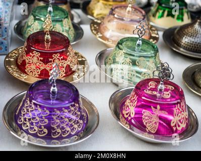 Handgemachte multicolor türkische Gerichte auf dem Markt Stockfoto