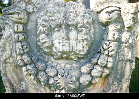 Relief auf einem Sarkophag in der antiken Stadt Aphrodisias in Geyre, Aydin, Turkiye Stockfoto