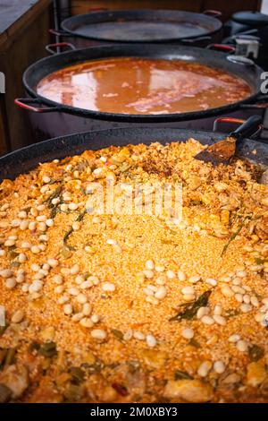 Lebensmittelstand auf dem Portabello Road Market in London, England, Großbritannien Stockfoto