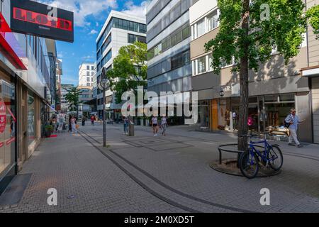 Calwer Strasse, Stuttgart, Stadtzentrum, Einkaufsstraße, autofrei, Moderne Gebäude, Sommer, Restaurants, Geschäfte, Menschen, Bäume, Baden-Württemberg, Ger Stockfoto