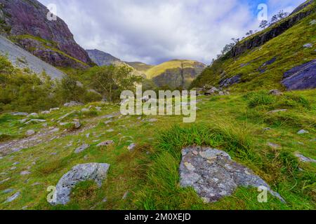 Blick auf die Landschaft des versteckten Tals, Glencoe, in den West Highlands von Schottland, Großbritannien Stockfoto