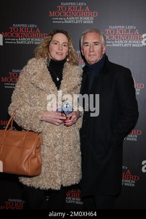 Denis Lawson nimmt an einer Aufführung von To Kill A Mockingbird im Gielgud Theatre in London Teil, wo Matthew Modine die Rolle von Atticus Finch übernommen hat. Foto: Donnerstag, 8. Dezember 2022. Stockfoto