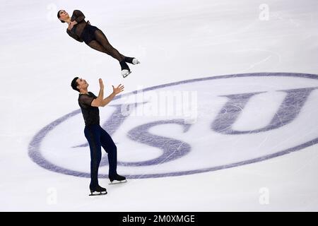 Turin, Italien. 08. Dezember 2022 Rebecca Ghilardi und Filippo Ambrosini aus Italien treten am ersten Tag des Finales des ISU Grand Prix des Eiskunstlaufs im Kurzprogramm für Paare gegeneinander an. Nicolò Campo/Alamy Live News Stockfoto