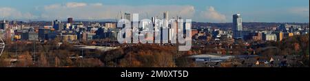 Ein weiter Blick auf die Skyline von Leeds City Centre Stockfoto