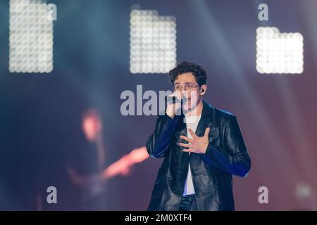 Bochum, Deutschland. 08.. Dezember 2022. KAMRAD tritt bei der Zeremonie der Krone Awards 1Live in der Jahrhunderthalle auf. Der Musikpreis wird in insgesamt acht Kategorien vergeben. Die Gewinner der laut Sender größten Auszeichnung Deutschlands für den Radiosender wurden in einer Online-Abstimmung von Hörern bis Dezember 7 ermittelt. Kredit: Rolf Vennenbernd/dpa/Alamy Live News Stockfoto