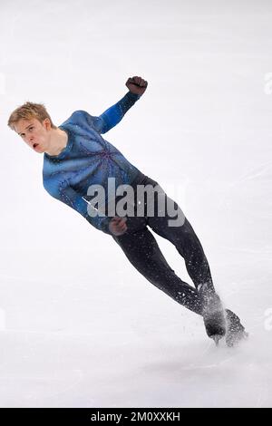 Turin, Italien. 08. Dezember 2022 Daniel Grassl aus Italien tritt am ersten Tag des ISU Grand Prix des Eiskunstlauf-Finales im Men Short Program an. Nicolò Campo/Alamy Live News Stockfoto