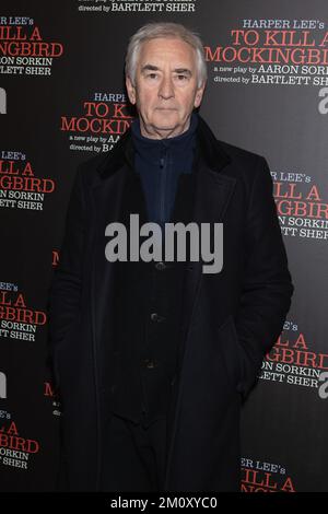 Denis Lawson nimmt an einer Aufführung von To Kill A Mockingbird im Gielgud Theatre in London Teil, wo Matthew Modine die Rolle von Atticus Finch übernommen hat. Foto: Donnerstag, 8. Dezember 2022. Stockfoto