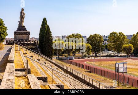 Antibes, Frankreich - 4. August 2022: Gedenkstätte für gefallene Soldaten des Ersten Weltkriegs vom Stadion Stade du Fort Carre in Antibes Stockfoto