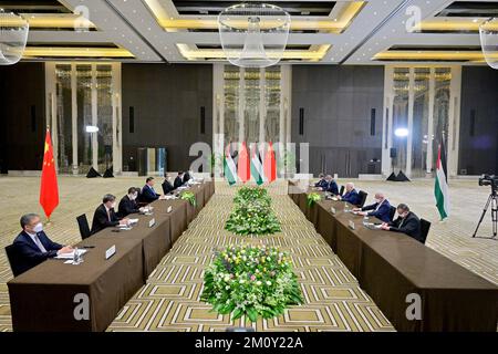 Riad, Saudi-Arabien. 8.. Dezember 2022. Der chinesische Präsident Xi Jinping trifft am 8. Dezember 2022 in Riad, Saudi-Arabien, mit dem palästinensischen Präsidenten Mahmoud Abbas zusammen. Kredit: Yue Yuewei/Xinhua/Alamy Live News Stockfoto