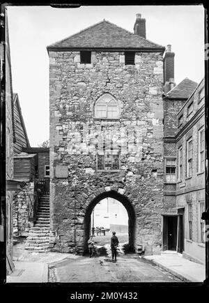 Alte Fotos von Southampton. Digitalisierte Archivkopie eines Original-Halbplattenglasnegativs. Fotograf unbekannt. Southampton Westgate. Vermutlich c. 1880. Stockfoto