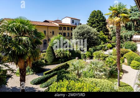 Der Garten des Archäologischen Nationalmuseums der Toskana in Florenz, Italien Stockfoto