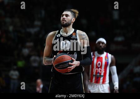 Belgrad, Serbien, 2.. Dezember 2022. Isaia Cordinier von Virtus Segafredo Bologna spielt beim EuroLeague-Spiel der Turkish Airlines 2022/2023 zwischen Crvena Zvezda mts Belgrad und Virtus Segafredo Bologna in Aleksandar Nikolic in Belgrad, Serbien, Freiwurf. 2. Dezember 2022. Kredit: Nikola Krstic/Alamy Stockfoto