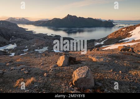 Blick in Richtung Skottind Berggipfel, Lofoten-Inseln, Norwegen Stockfoto