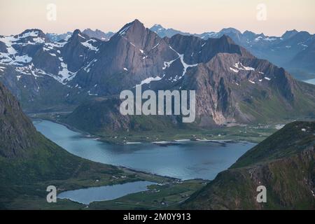 Berglandschaft von Stornappstind, Lofoten-Inseln, Norwegen Stockfoto