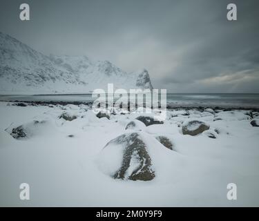 Unstad Beach im Winter, Lofoten-Inseln, Norwegen Stockfoto