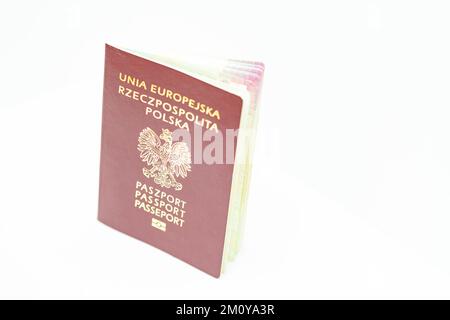 Polnischer Pass isoliert auf weißem Hintergrund Stockfoto