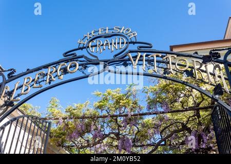 Eintritt zum Grand Hotel Excelsior Vittoria, Piazza Tasso, Sorrent (Surriento), Region Kampanien, Italien Stockfoto