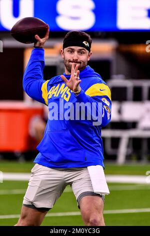 8. Dezember 2022 Inglewood, CA. Los Angeles Rams Quarterback Baker Mayfield #17 erwärmt sich vor dem NFL-Football-Spiel gegen die Las Vegas Raiders.obligatorischer Fotogutschein: Louis Lopez/Cal Sport Media Stockfoto