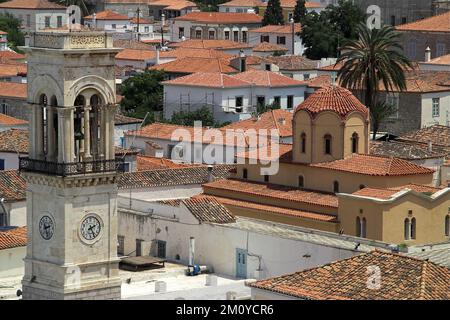 Hydra, Idra, Ύδρα, Grecja, Griechenland, Griechenland; charakteristische rote Dächer weißer Gebäude, Häuser und Kirchen; Charakteristische rote Dächer Stockfoto