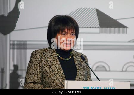 St. Petersburg, Russland. 08.. Dezember 2022. Lyubov Sovershaeva, Stellvertretender Bevollmächtigter des Präsidenten Russlands im Nordwestlichen Bundesbezirk während einer Plenarsitzung im St. Petersburg International Tourism Forum 2022 (REISEZENTRUM-2022). Kredit: SOPA Images Limited/Alamy Live News Stockfoto