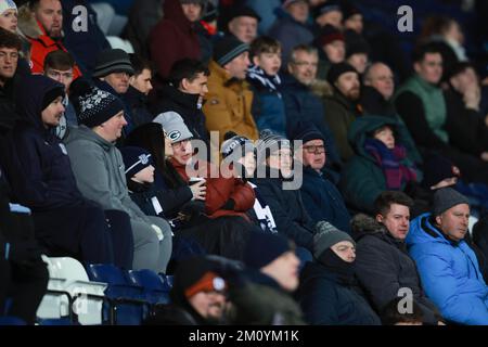 Falkirk Stadium, Falkirk, Stirlingshire, Schottland: 8.. Dezember 2022; SPFL Trust Trophy Football, Falkirk gegen Dundee; Dundee Fans Stockfoto