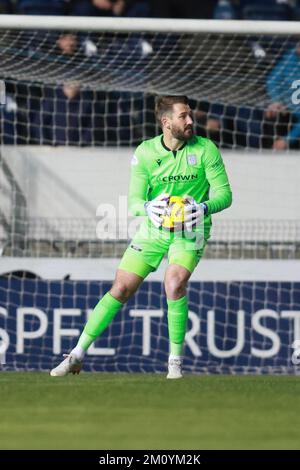 Falkirk Stadium, Falkirk, Stirlingshire, Schottland: 8.. Dezember 2022; SPFL Trust Trophy Football, Falkirk gegen Dundee; Dundee Torwart Adam Legzdins Stockfoto