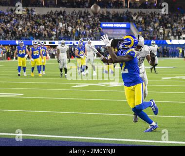 Inglewood, Usa. 08.. Dezember 2022. Der Los Angeles Rams Wide Receiver Van Jefferson (12) wartet auf den spielsiegreichen Touchdown-Pass während der zweiten Hälfte eines Spiels zwischen den Los Angeles Rams und den Las Vegas Raiders im SoFi Stadium in Inglewood, CA, Donnerstag, 8. Dezember 2022. Foto: Mike Goulding/UPI Credit: UPI/Alamy Live News Stockfoto