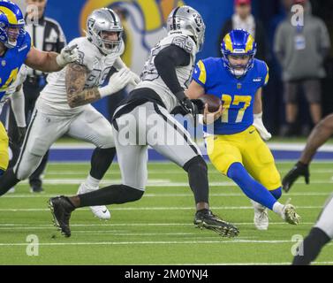 Inglewood, Usa. 08.. Dezember 2022. Der Quarterback von Los Angeles Rams vermeidet den Las Vegas Raiders Rush während der zweiten Hälfte eines Spiels zwischen den Los Angeles Rams und den Las Vegas Raiders im SoFi Stadium in Inglewood, CA, Donnerstag, 8. Dezember 2022. Foto: Mike Goulding/UPI Credit: UPI/Alamy Live News Stockfoto