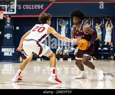 Dezember 07 2022 Moraga, CA USA Missouri State Bears Guard Alston Mason (1) geht beim NCAA Männer Basketballspiel zwischen Missouri State Bears und Saint Mary's Gaels in den Korb. Saint Mary's schlägt Missouri State 66-46 im University Credit Union Pavilion Moraga Calif Thurman James/CSM Stockfoto