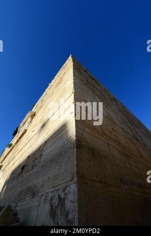 Die südwestlichen Mauern des Tempelbergs sind seit über 2.000 Jahren recht intakt. Archäologischer Park, Altstadt von Jerusalem. Stockfoto