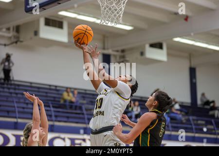 Edmond, OK, USA. 08.. Dezember 2022. University of Central Oklahoma Bronchos Forward Aspen Williston (30) mit einem Layup während des NCAA-Basketballspiels zwischen den Missouri Southern Lions und der University of Central Oklahoma Bronchos am Hamilton Fieldhouse in Edmond, OK. Ron Lane/CSM/Alamy Live News Stockfoto