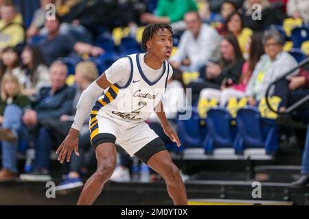 Edmond, OK, USA. 08.. Dezember 2022. Jaden Wells (2), der Wachmann der University of Central Oklahoma, spielt beim Basketballspiel der NCAA zwischen den Missouri Southern Lions und der University of Central Oklahoma Bronchos am Hamilton Fieldhouse in Edmond, OK, Verteidigung. Ron Lane/CSM/Alamy Live News Stockfoto