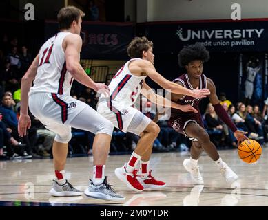 Dezember 07 2022 Moraga, CA USA Missouri State Bears Guard Alston Mason (1) fährt beim NCAA Männer Basketballspiel zwischen Missouri State Bears und den Saint Mary's Gaels zum Basketball. Saint Mary's schlägt Missouri State 66-46 im University Credit Union Pavilion Moraga Calif Thurman James/CSM Stockfoto