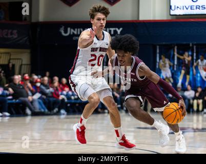 Dezember 07 2022 Moraga, CA USA Missouri State Bears Guard Alston Mason (1) fährt beim NCAA Männer Basketballspiel zwischen Missouri State Bears und den Saint Mary's Gaels zum Basketball. Saint Mary's schlägt Missouri State 66-46 im University Credit Union Pavilion Moraga Calif Thurman James/CSM Stockfoto