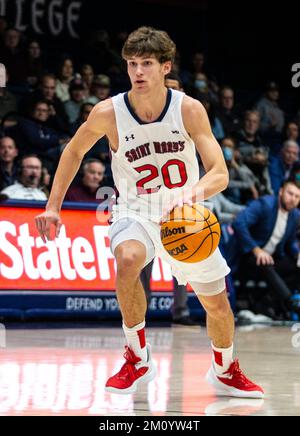 Dezember 07 2022 Moraga, CA USA St. Marias Wache Aidan Mahaney (20) geht während des NCAA Männer Basketballspiels zwischen Missouri State Bears und den Saint Mary's Gaels in den Korb. Saint Mary's schlägt Missouri State 66-46 im University Credit Union Pavilion Moraga Calif Thurman James/CSM Stockfoto