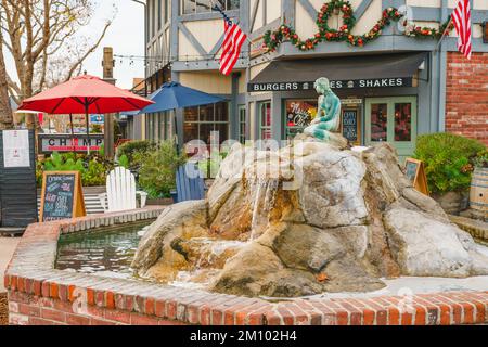 Solvang, Kalifornien, USA - 8. Dezember 2022 Denmarket Square in Solvang, Stadt im südkalifornischen Santa Ynez Valley ist für seine Tradition bekannt Stockfoto